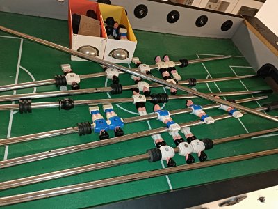 Kicker mit ausgebauten Stangen